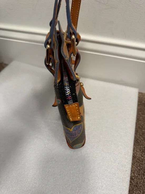 Dooney & Bourke Y2K graffiti heart mini bag handbag with charm - Picture 5 of 12